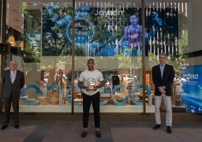 Foto JAYSON GRANGER RECIBE EL PREMIO ENDESA